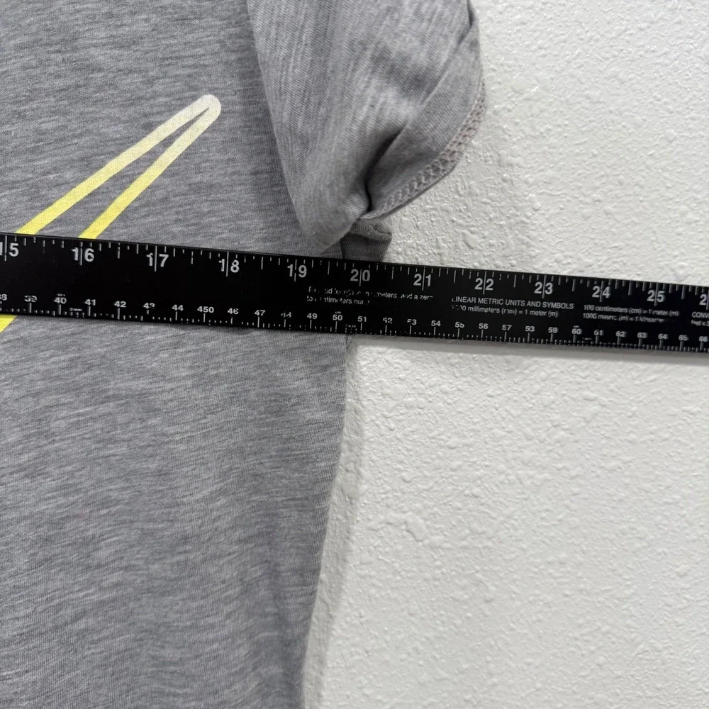 Nike Womens Loose Fit Grey Graphic Tee Yellow Gradient Swoosh 717329-064 Size L
